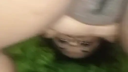 Esmer üvey kız kardeşin büyük götü yarağa biniyor