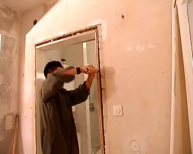 Sarışın Alman orta yaşlı seksi kadın yanındaki adama deliklerini siktiriyor