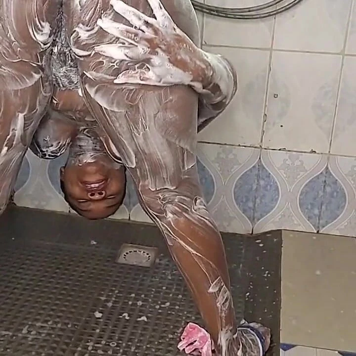 Mastürbasyondan sonra amımı yıkıyorum