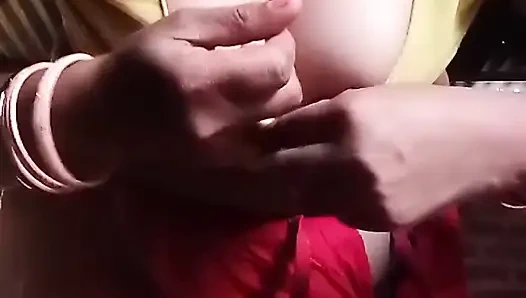 Hintli deshi köyü ateşli sexi sanskaari ev hanımı mastarbuting amını baştan çıkarıyor