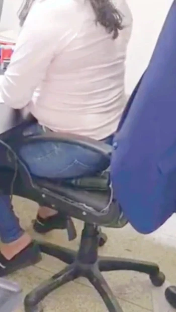 Мощный момент из "Я, наконец, получил мою коллегу, чтобы трахнуть меня в моем офисе, часть 2"