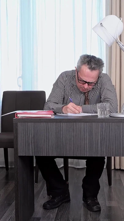 Bir yarağa bin ve bir testi geç