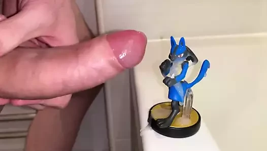 Hotglue: Lucario amiibo