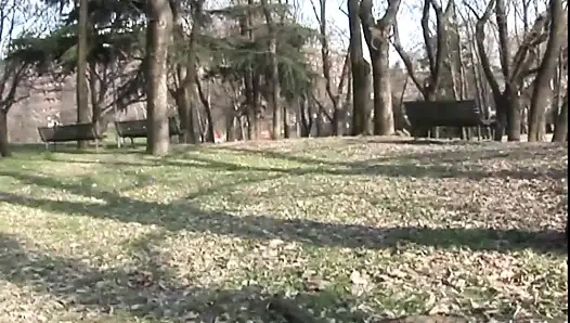 Parkta büyük yarak emiyor