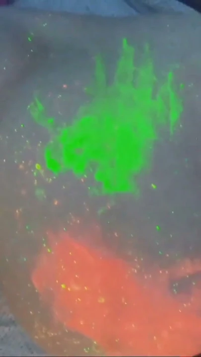Alemana tetona y curvilínea folla como loca bajo luces de neón | Clip 2