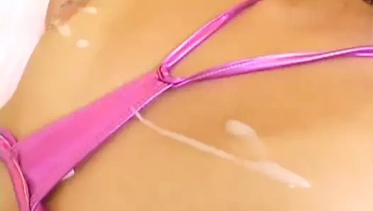 Üç yollu genç parmaklı ve emme horoz