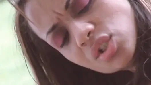 Ayak yumruklu amcık geniş açık damlayarak ıslak