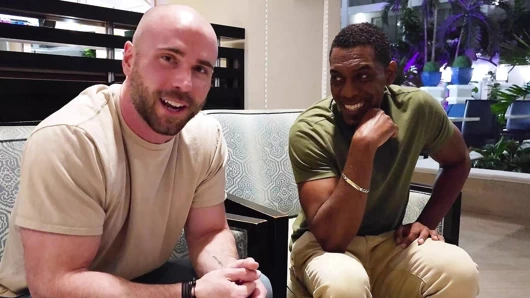 Evli kadın ateşli otelde üçlü seks yapıyor - kocası izlerken - touchmywife -