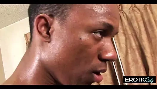 Vücudu her hissi hoş karşılıyor