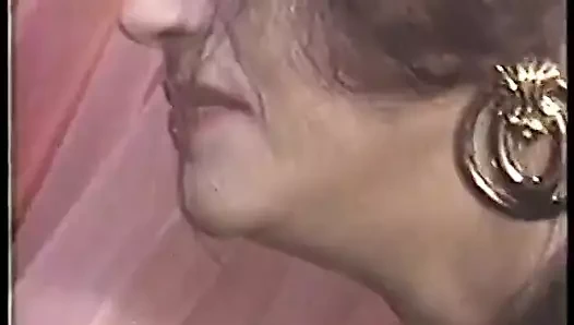 Muhteşem hatun amını büyük bir direğe siktirmeyi seviyor - ses yok