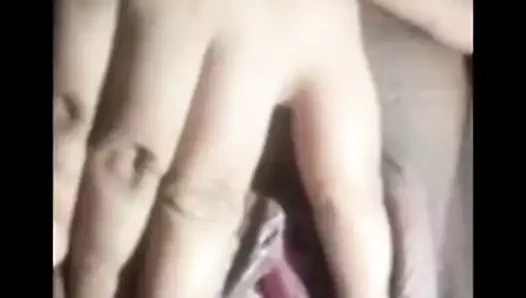 Sıcak parmak mujhe mota arazi chahiye