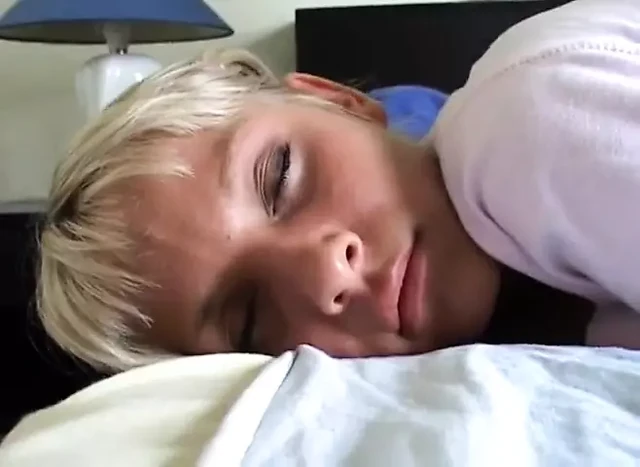 Трахнула пальцами в задницу мою подругу