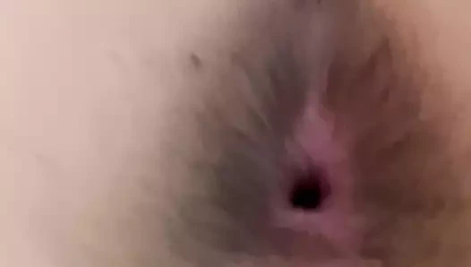 Arap büyük kalçasını açıyor ve kapatıyor