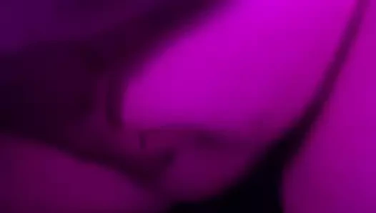 Güzel götlü büyük zenci yarağına biniyor