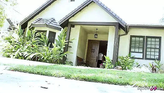 Seksi kız sürpriz bros en iyi arkadaş çıplak ve baştan onu için sikme