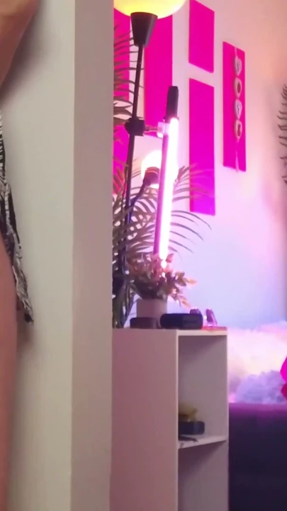 Twink çocuğunu külotlu çorabına boşalırken yakaladı! | Clip 1