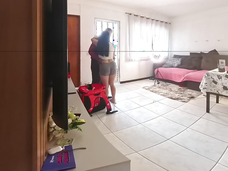 Eşimin teslimatçıya cevap vermesini sağladım ve her şeyi kaydettim