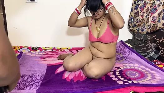 Sert seks sevimli kız arkadaşım odama geliyor ve çok eğlenceli sikişiyor