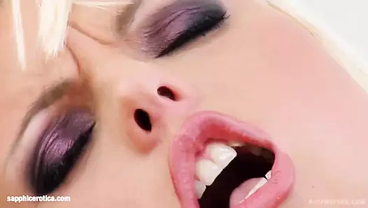 Sapphix sandra sanchez'i solo mastürbasyon sahnesinde sunar