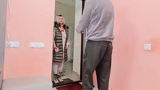 Büyük götlü hemşire doktor dölünü bıraktığında hastasını sikiyor