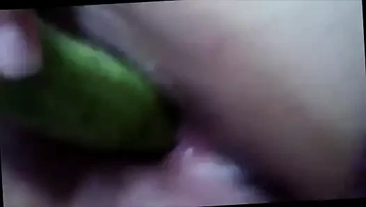 türk hatun salatalıkla