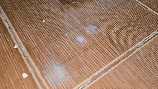 Azgın koca karısını banyoda saçlarını yıkarken yakaladı ve sikti