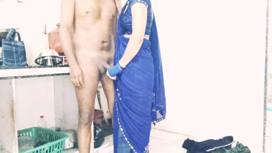 Güzel Hintli köylü üvey kız kardeş suman üvey erkek kardeşiyle açık havada ormanda seks yapıyor, xxx video sıkı amcık sikiliyor Hintçe