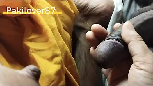 Hintli kız kardeşim yalnızdı ve korktu