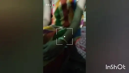 Hintli kadın seks için hazırlanıyor