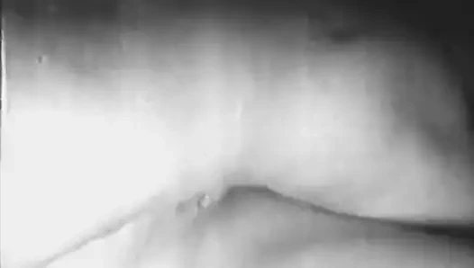 Genç adam yatmayı hayal ediyor (1950'lerde vintage)