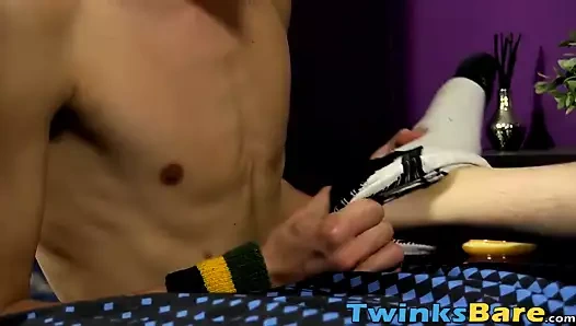 Sert sikilmeden önce o küçük ayaklarına tapınılır