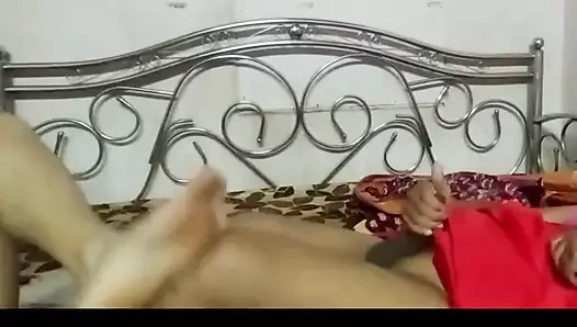 Hintli kadın sapıkla eğleniyor