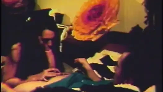 Klasik sert seks sahnesinde seksi genç kız