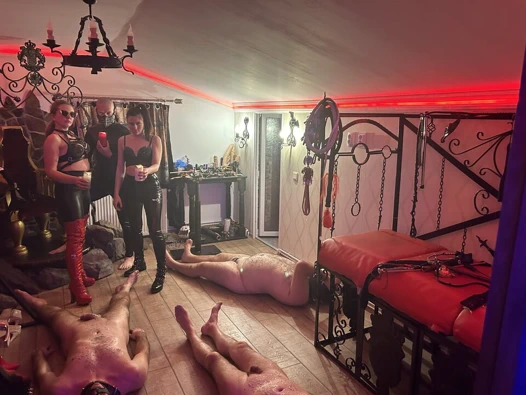 Yarak ve taşaklara ateşli damlamalar - yoğun ağdalı harem - sahibe zeida cluj napoca sahibe bdsm