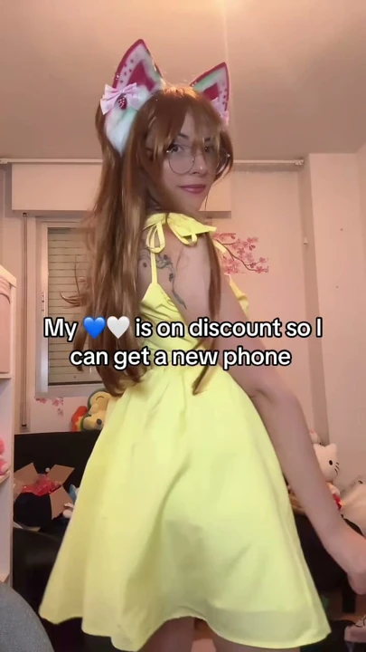 Tatlı cosplay bebeği