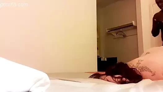 Kocası aldatan seksin ortasında eve geldi