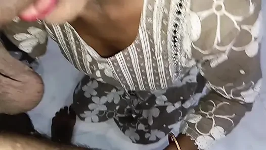 Hintli kadın sudipta sevgilisiyle sert sikişiyor - gerçek ev yapımı