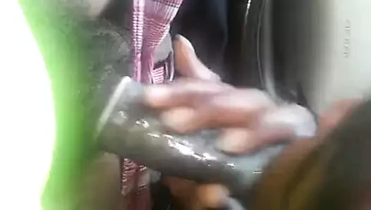 Tamamen içine boşalana kadar yarak emiyor