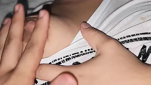 Üvey kız kardeşim onu sikerken porno izliyor