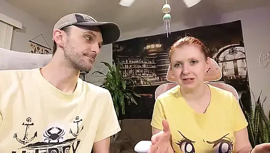 İstek Listesi Hediyeleri 9 - Kırmızı Korse Ve Siyah Vinil Elbise Kutu açılıyor Ve Mastürbasyon