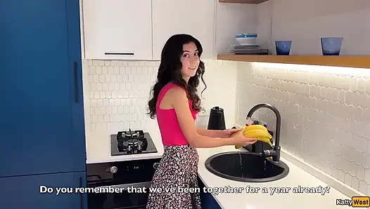 Aptal evli kadın hafızasını kaybettikten sonra ayakla mastürbasyon yapıyor ve götüne yarak alıyor