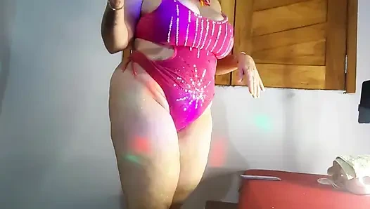 In de mond van de busty blonde.