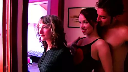 Ev arkadaşımla seks partisi bir fahişe amcığını alıyor