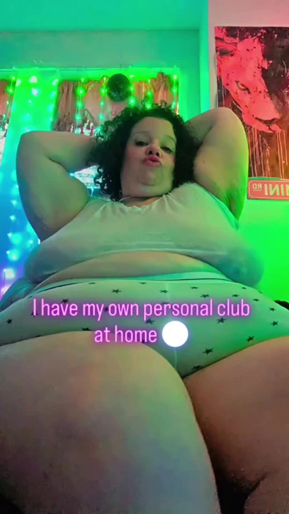 Tek başıma seksi dans ediyorum