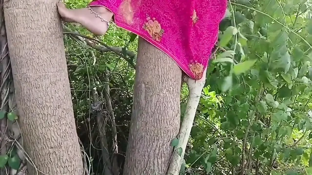 Üvey üvey kız kardeşimi ormanda baştan çıkarıp onu siktim.