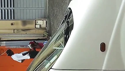 Pipe sur le trttoir en plein jour