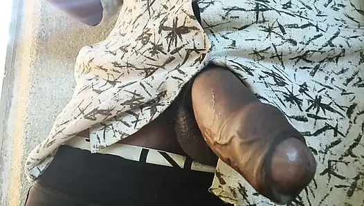 Penisimin küçük mü büyük mü olduğunu söyle.