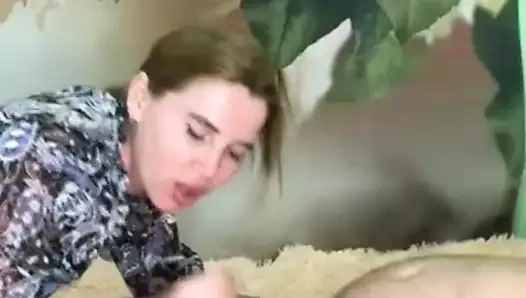 Sugarnadya en sevdiği müşterisine derin bir sakso çekiyor