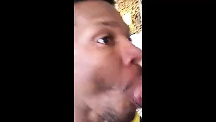 Asılı beyaz oğlan kapmak siyah orospu kafa sikme