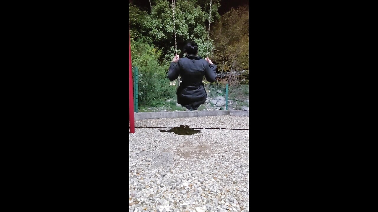 Halka açık Anal Eğitimde Göt Tıkacı Takmak